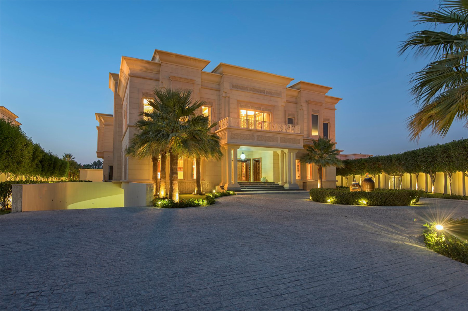 Exterior View © Gulf Sotheby's