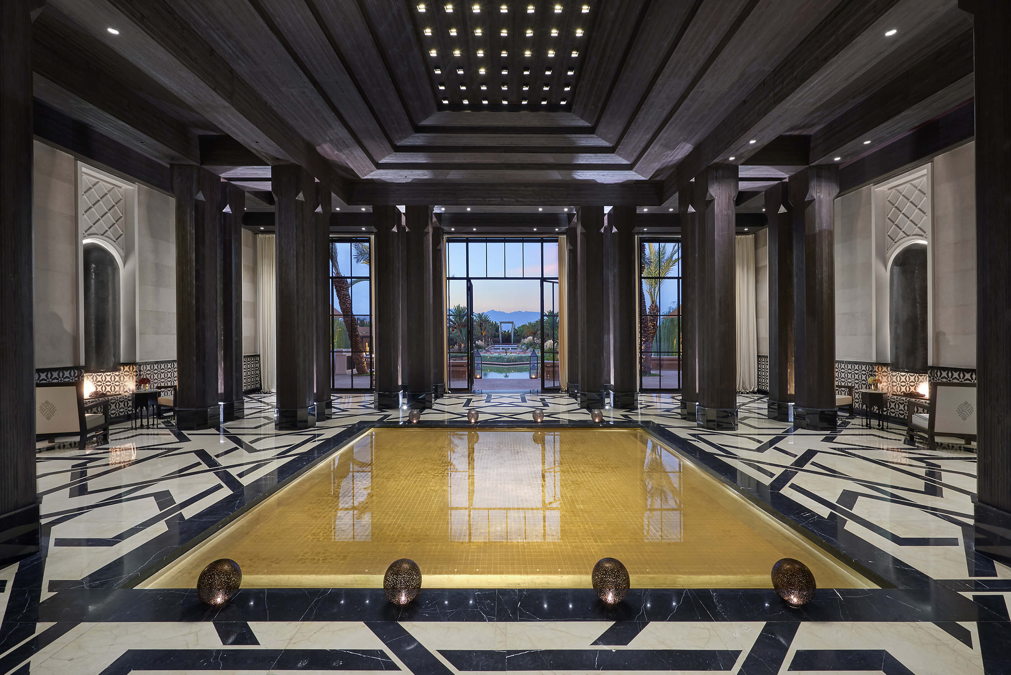 The luxurious Lobby